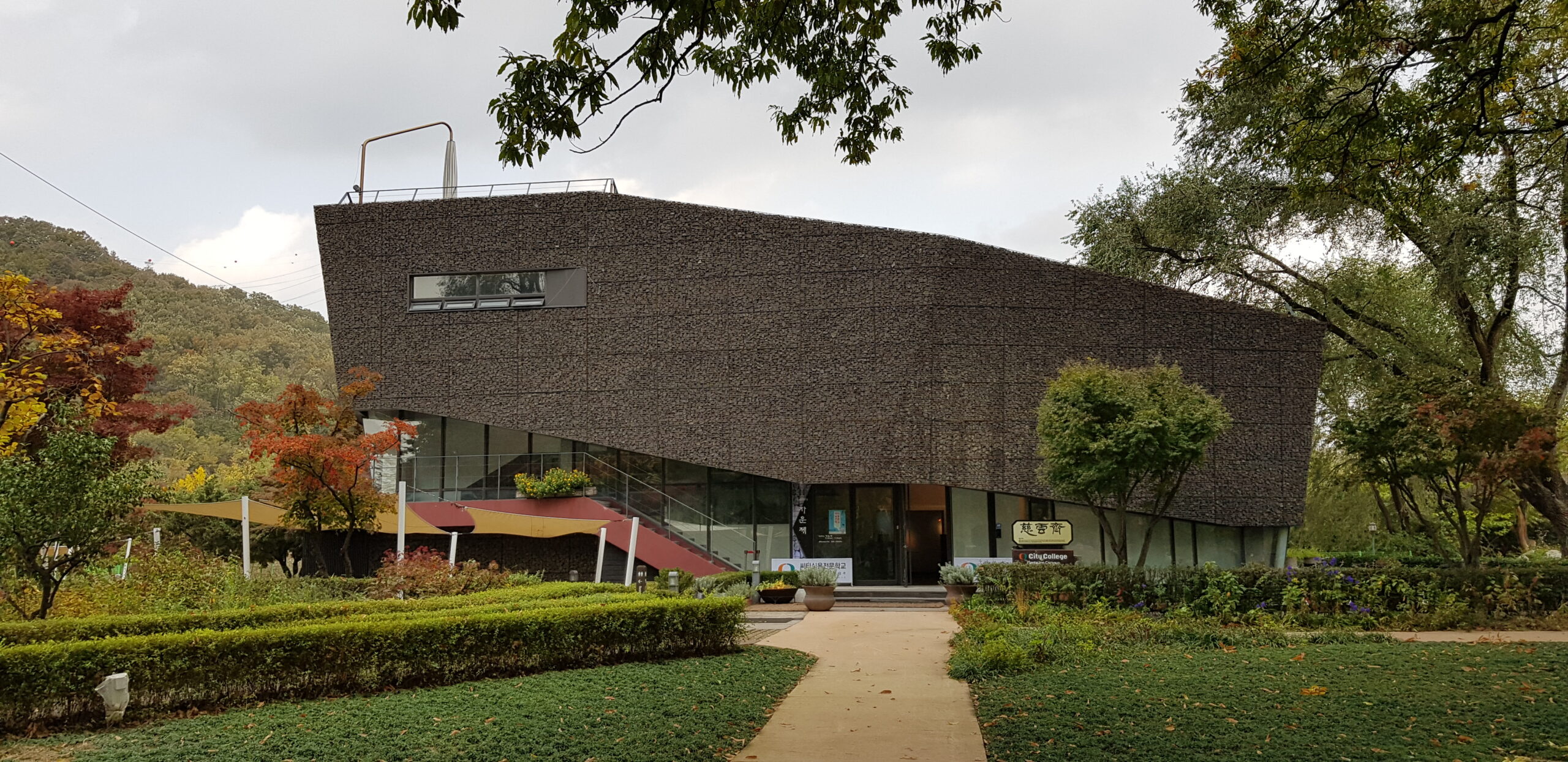 Read more about the article Jaunje Gallery